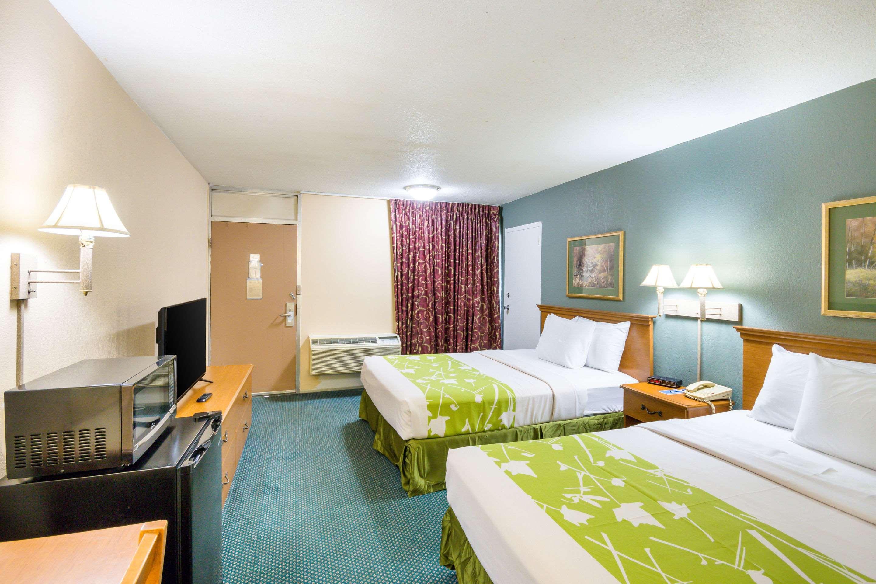 Rodeway Inn And Suites Portsmouth Exterior foto