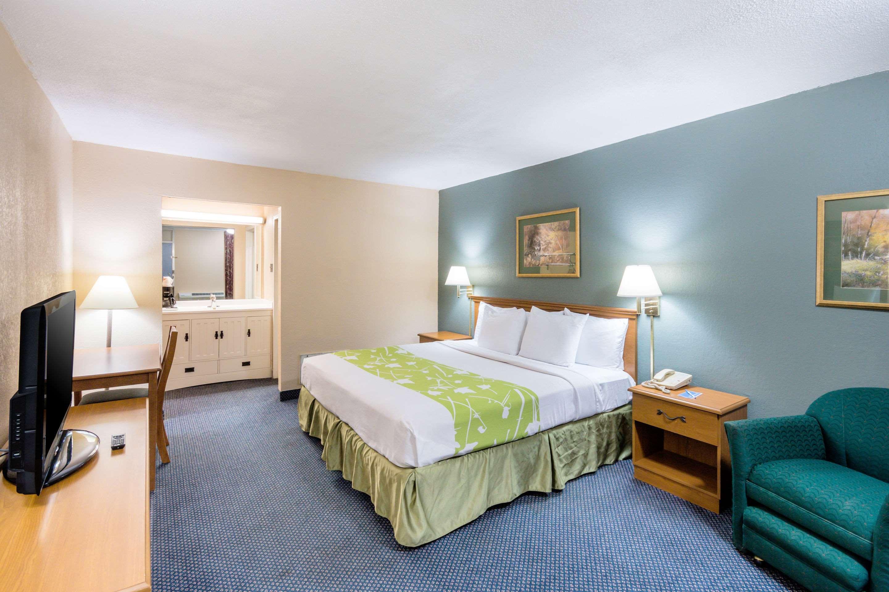Rodeway Inn And Suites Portsmouth Exterior foto