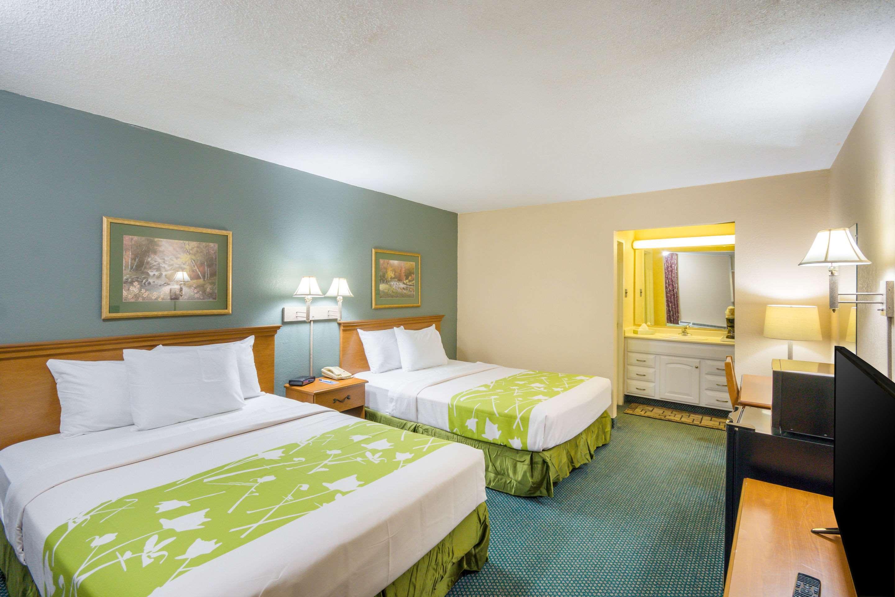 Rodeway Inn And Suites Portsmouth Exterior foto