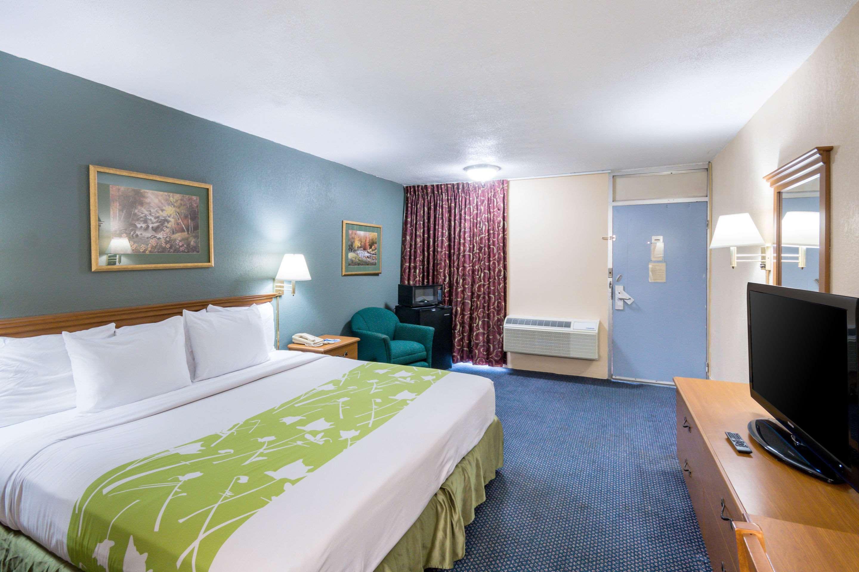 Rodeway Inn And Suites Portsmouth Exterior foto