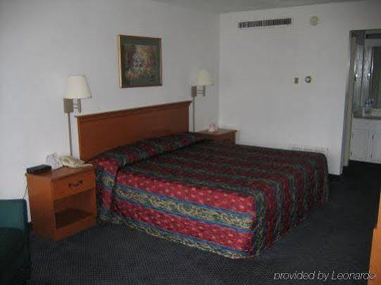 Rodeway Inn And Suites Portsmouth Habitación foto