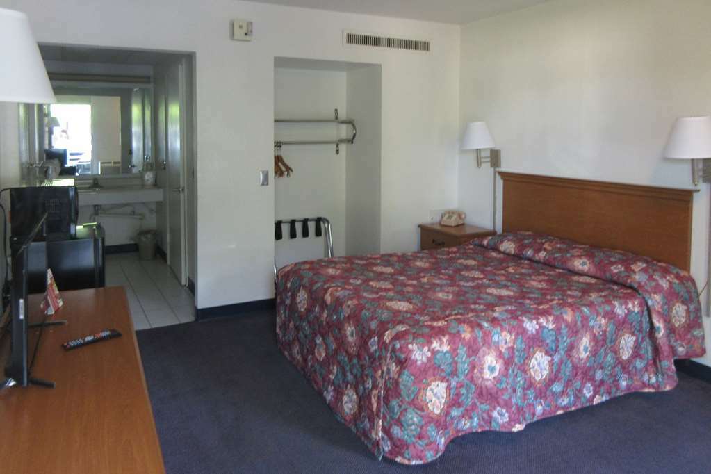Rodeway Inn And Suites Portsmouth Habitación foto